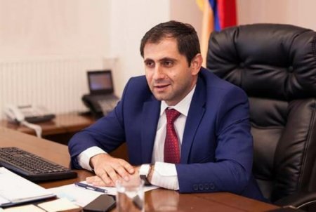 Papikyan 5 müdafiə naziri ilə müzakirə apardı