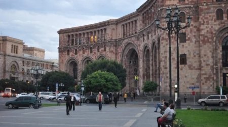 Sülhdən imtina edən Ermənistana “sülh yardımı” 