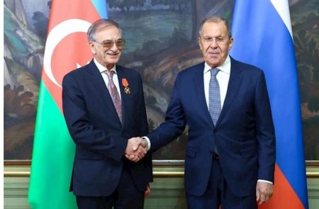 Lavrov Polad Bülbüloğluna Putinin verdiyi ordeni təqdim etdi 