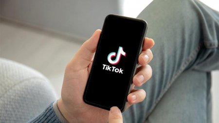 “TikTok” Azərbaycan seqmentində 900 min videonu sildi