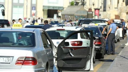 Taksi qadağası Bakını "tıxaca salıb"